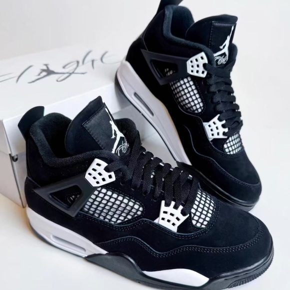 Air Jordan 4 Retro White Thunder. - Picture 1 of 7